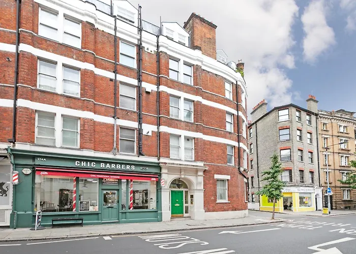 Charming Two-Bedroom Flat In Notting Hill